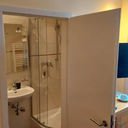 Zm23, Single With Private Balcony * 勒沃库森