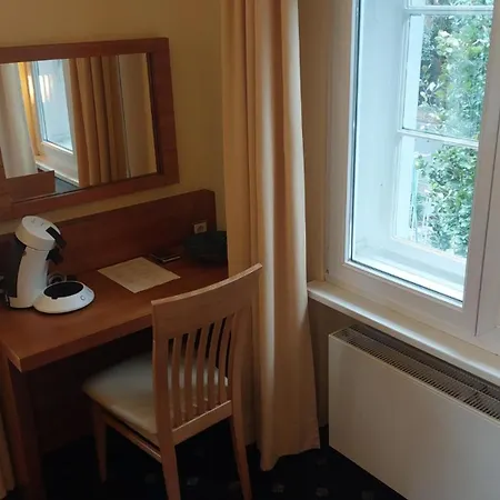 Zm23, Single With Private Balcony 勒沃库森