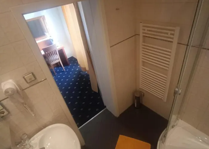 Zm23, Single With Private Balcony * Λεβερκούζεν